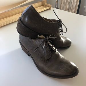 Frye Carson Oxford, like new!